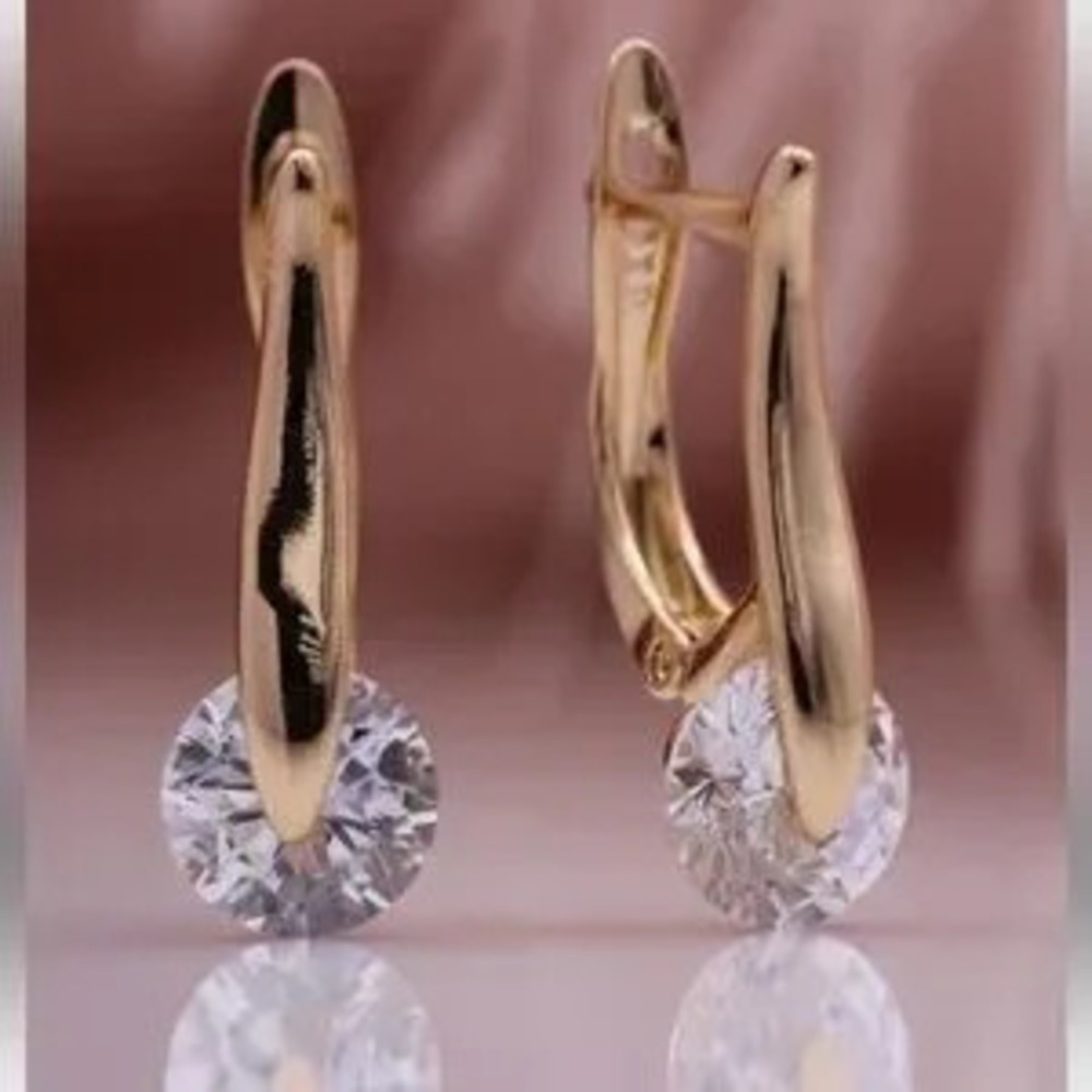 Elegant Gold Drop Earrings